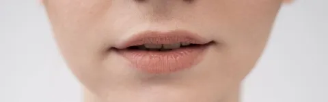 Dry lips: definition, causes and effective solutions